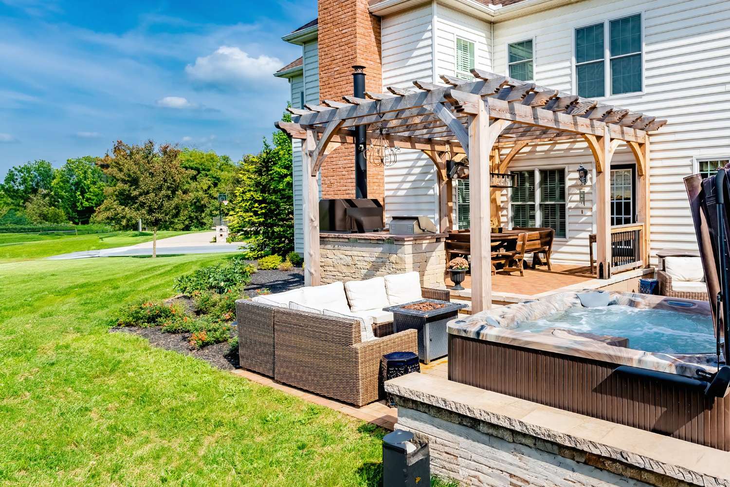 Boulder pergola from Waterloo Products serving Delaware and Maryland