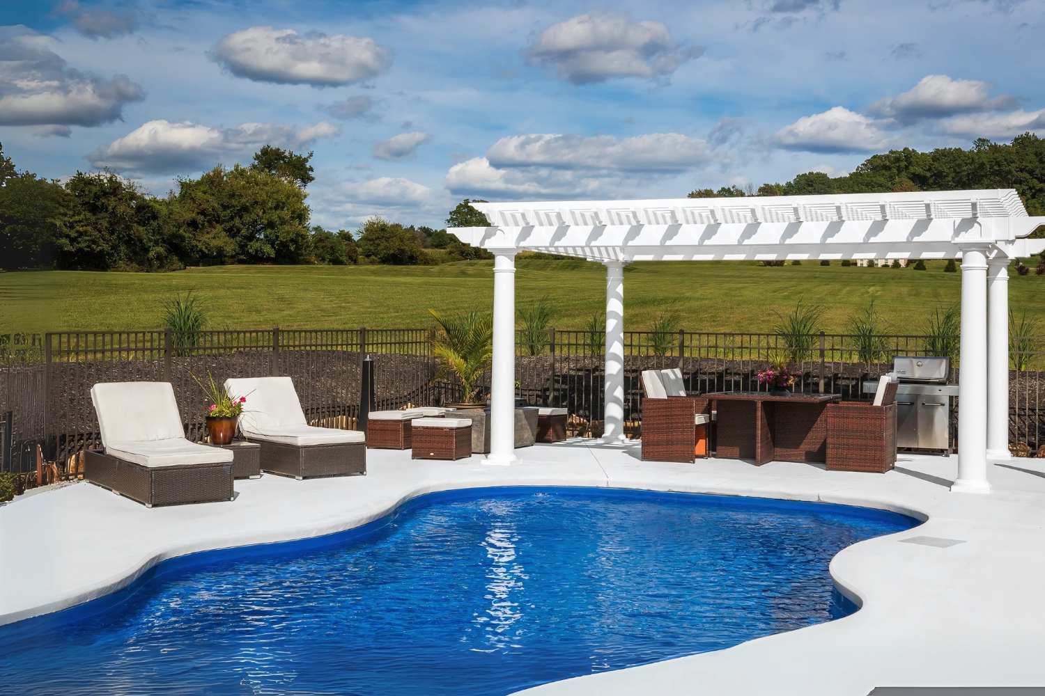 Cancun pergola from Waterloo Products for PA DE NJ MD homeowners