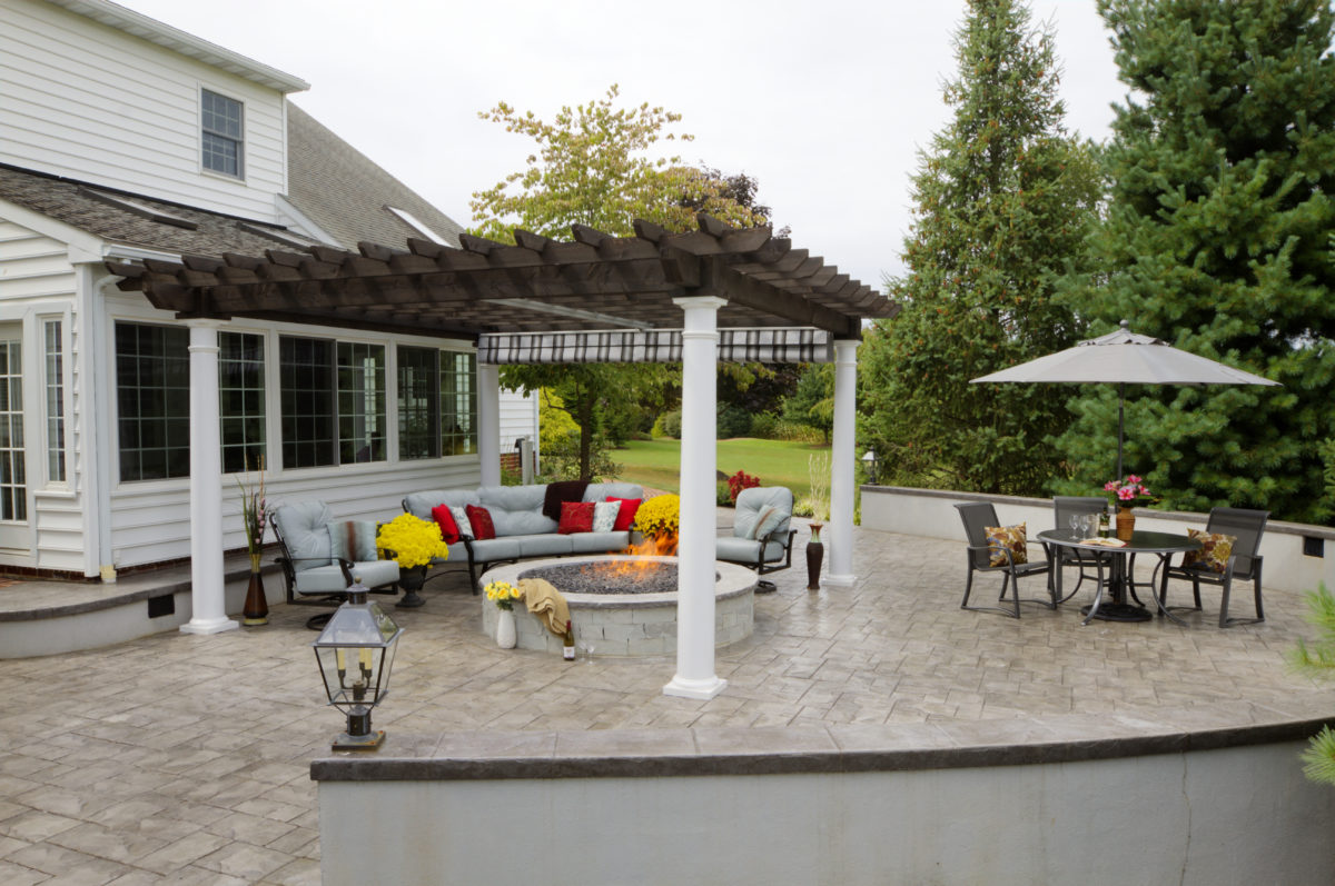 Cedar shade canopy pergola built by Waterloo Products in Parkesburg PA